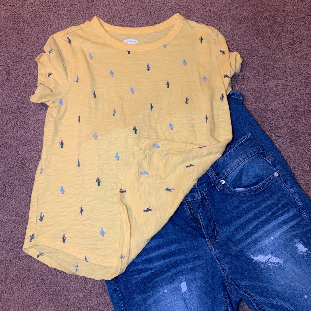 Super cute cactus shirt! 🌵